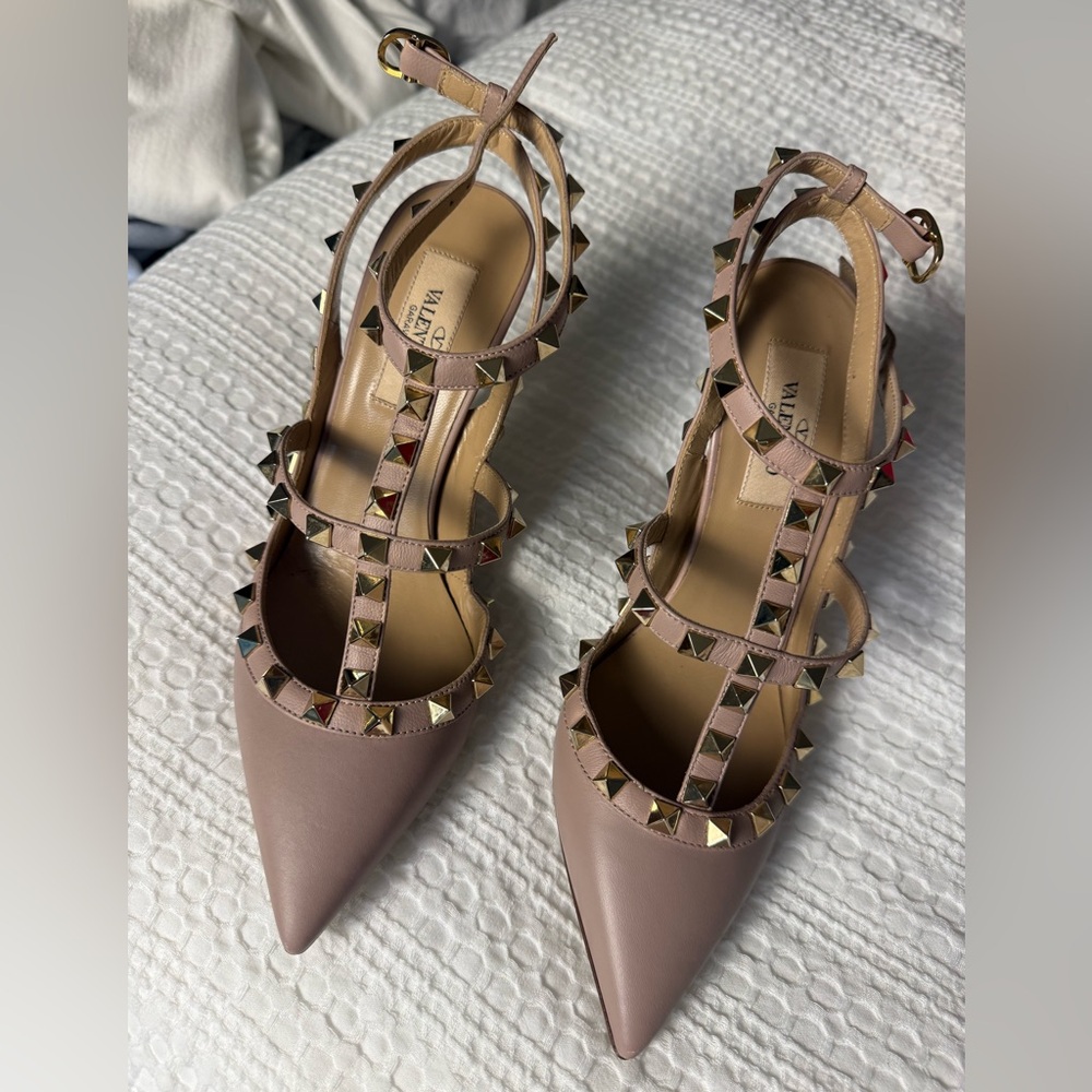 NEW ROCKSTUD VALENTINO CAGED PUMP